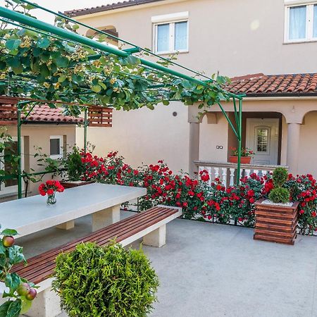 Apartment Suncica Pula Buitenkant foto