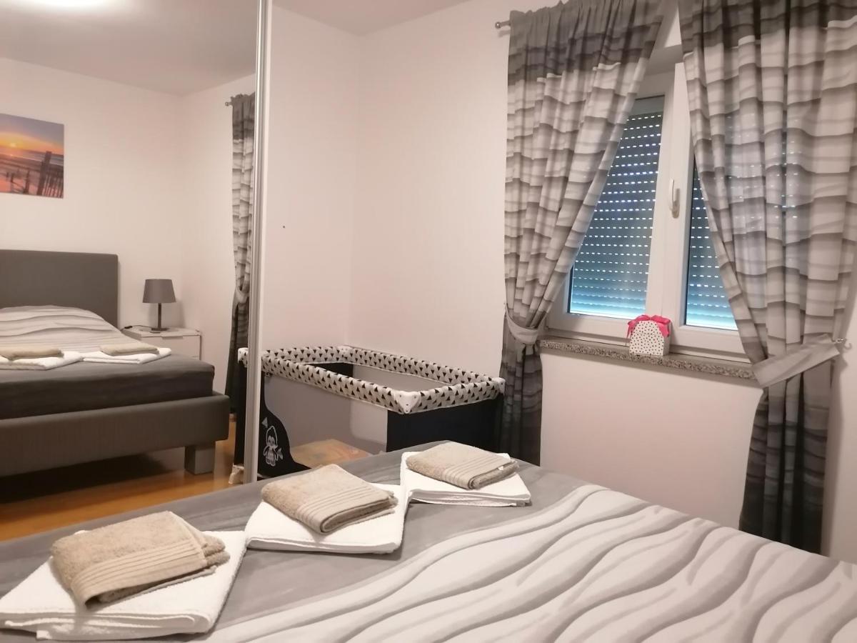 Apartment Suncica Pula Buitenkant foto
