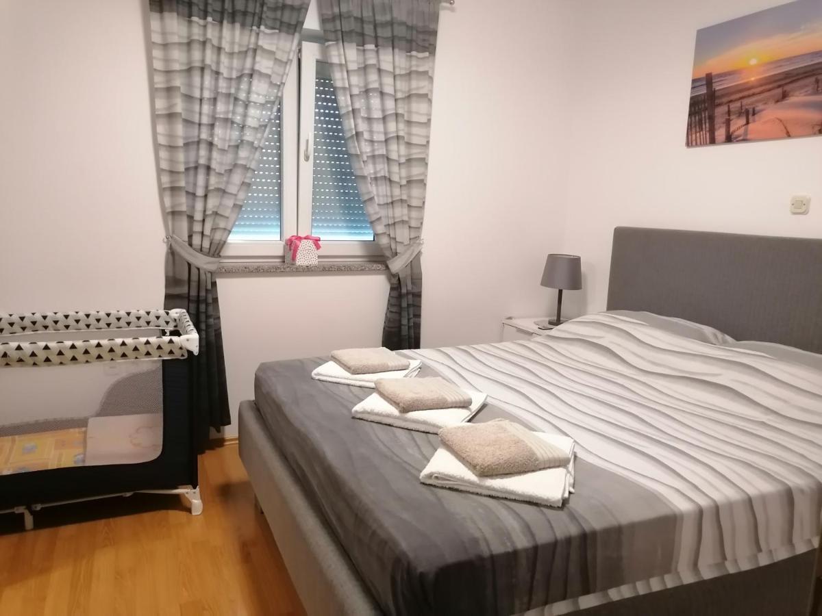 Apartment Suncica Pula Buitenkant foto