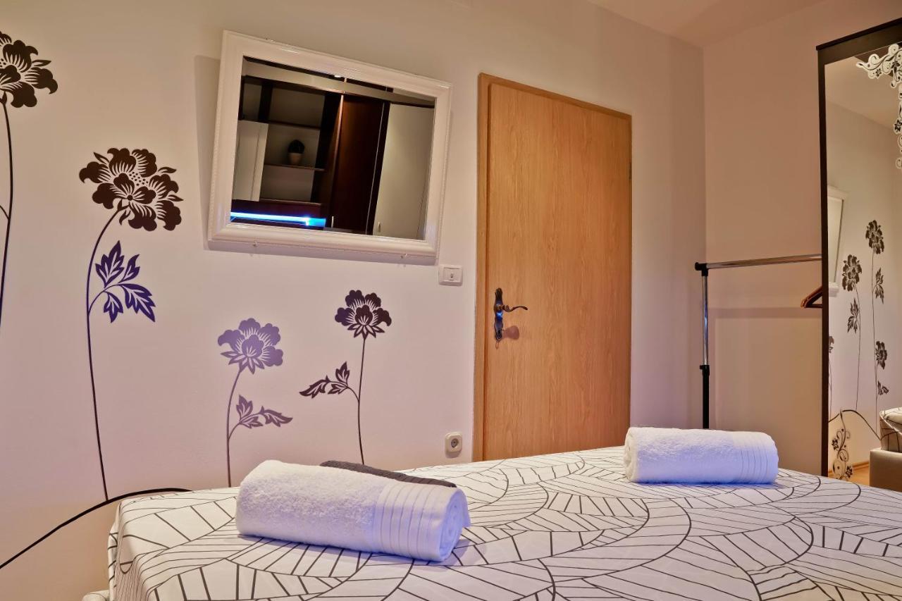 Apartment Suncica Pula Buitenkant foto
