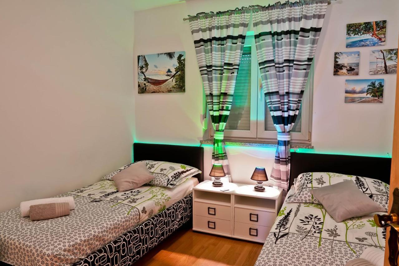Apartment Suncica Pula Buitenkant foto