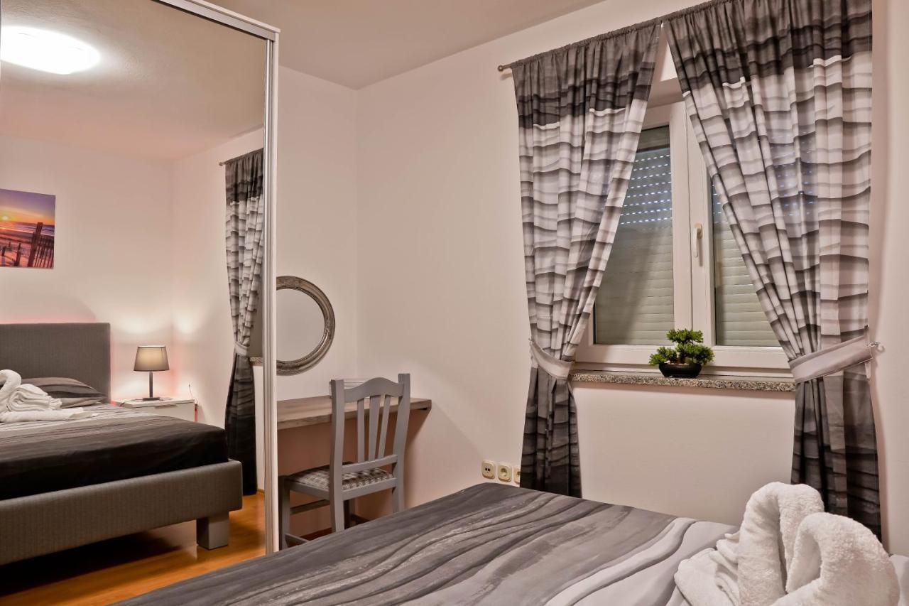 Apartment Suncica Pula Buitenkant foto