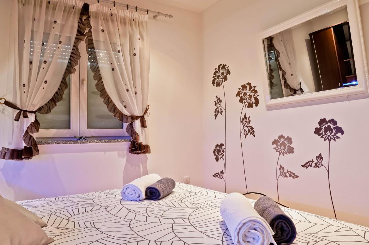 Apartment Suncica Pula Buitenkant foto