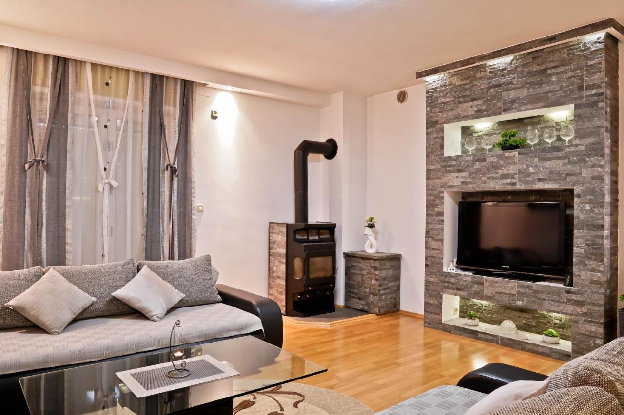 Apartment Suncica Pula Buitenkant foto