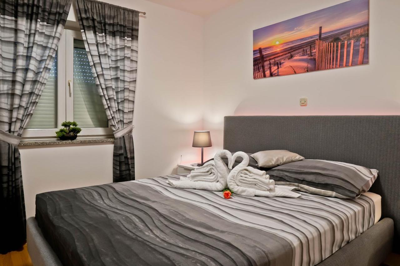 Apartment Suncica Pula Buitenkant foto
