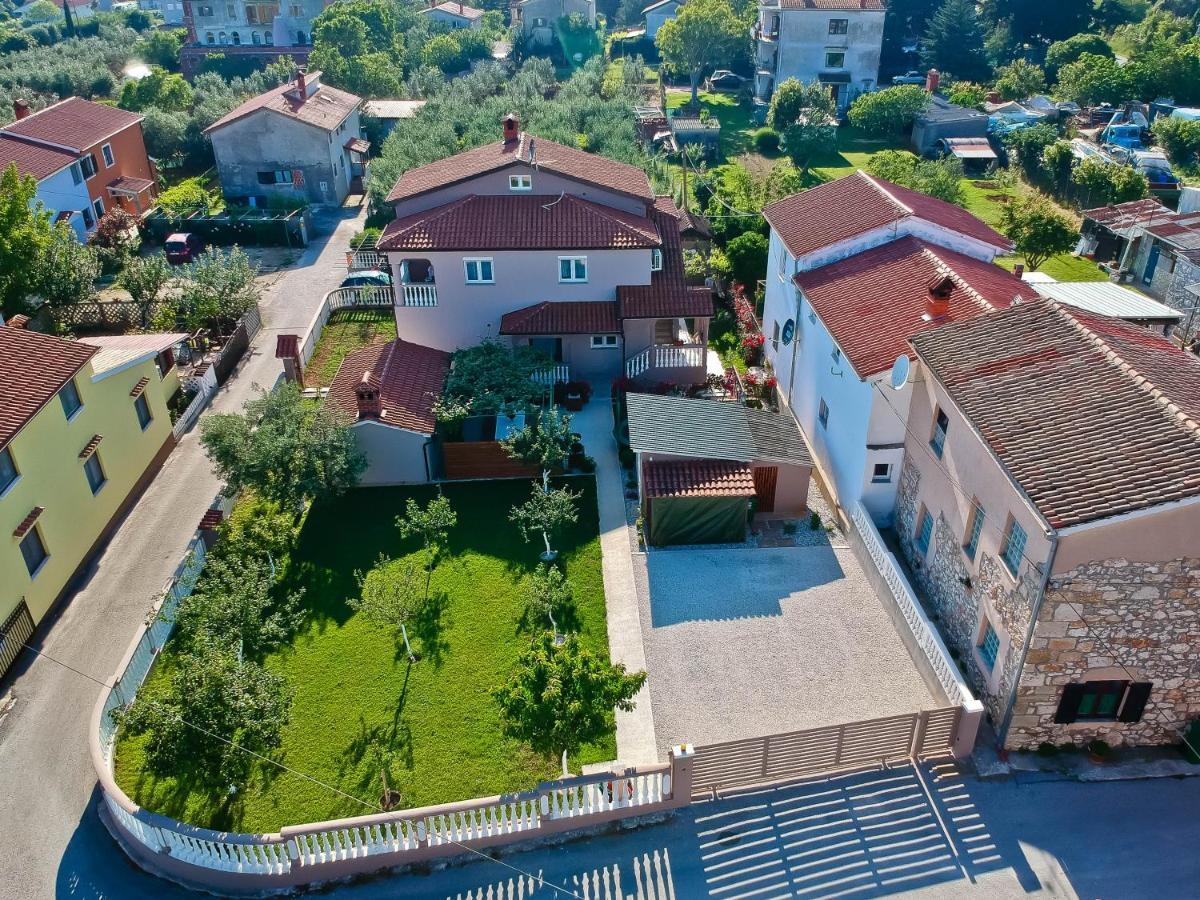 Apartment Suncica Pula Buitenkant foto